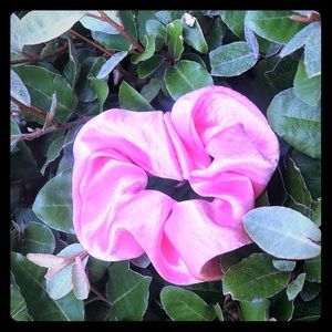 Satin Scrunchies 🛍🤩